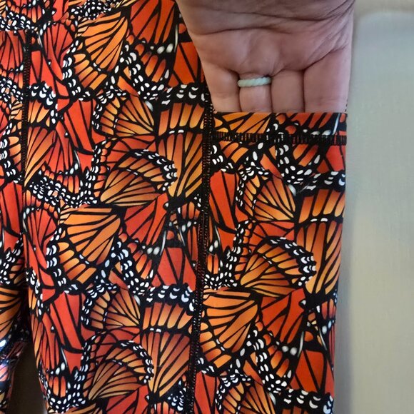 GRRRL Next Level Orange Butterfly Print Capri Length Leggings Ali/Amenah XL/XXL - Picture 10 of 10